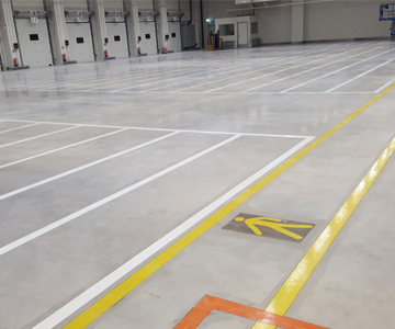 MCW lijnen belijning parking industrieterrein fabriekshal